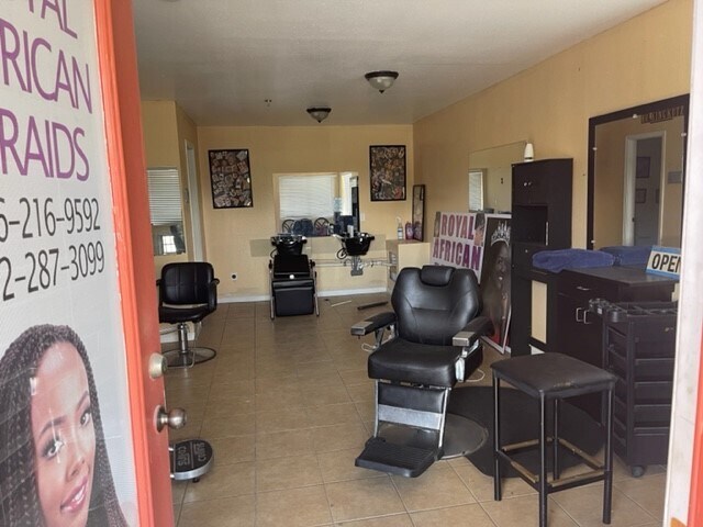 More Photos Of 714 University Dr, Prairie View General Retail For Lease