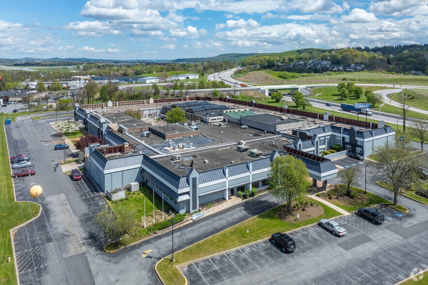 More Photos Of 148 Sheraton Dr, New Cumberland Apartments For Sale