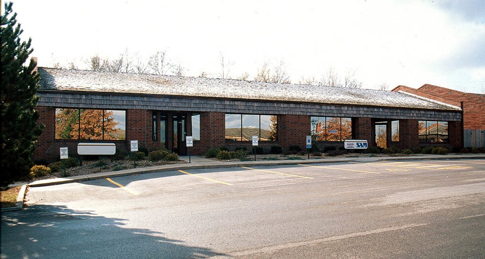 More Photos Of 1900-1912 NW Copper Oaks Cir, Blue Springs Medical For Sale