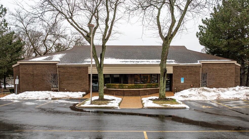 Primary Photo Of 915 N Milwaukee Ave, Libertyville Office For Sale
