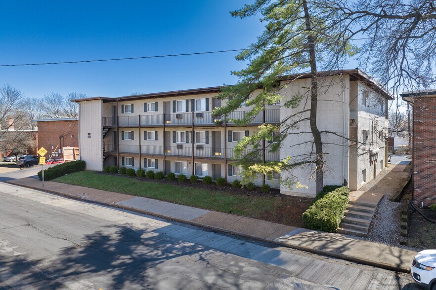 More Photos Of 3704 Greenwood Blvd, Maplewood Apartments For Sale