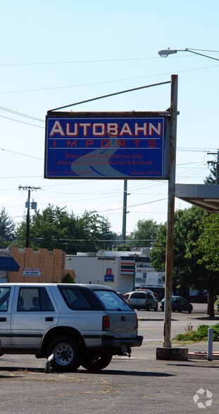More Photos Of 988 River Rd, Eugene Auto Repair For Lease