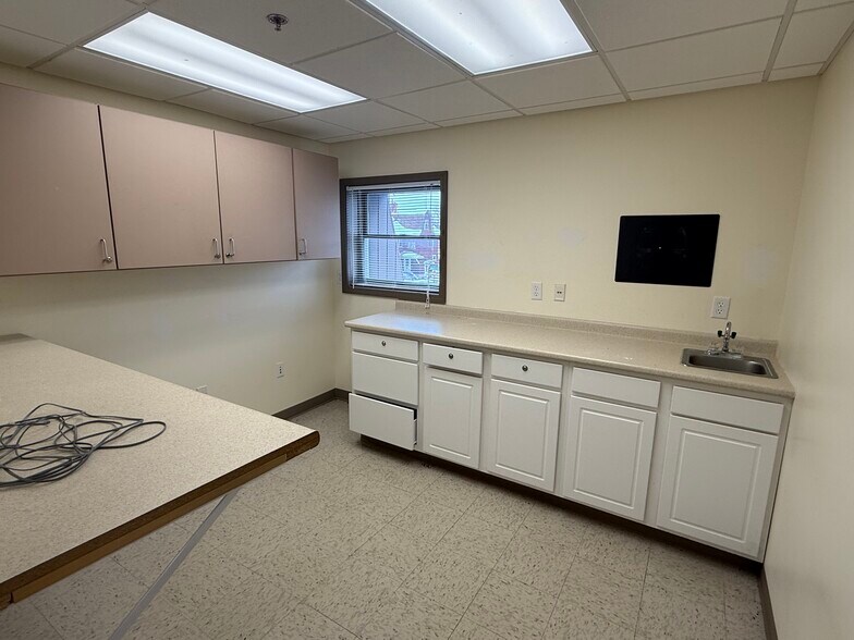 More Photos Of 651 S Center Ave, Somerset Medical For Sale