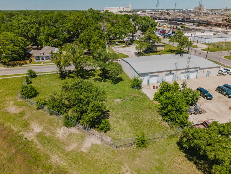 More Photos Of 2555 N Market St, Wichita Auto Repair For Sale