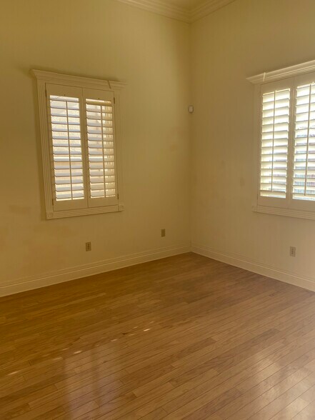 More Photos Of 154 N Festival Dr, El Paso Medical For Sale