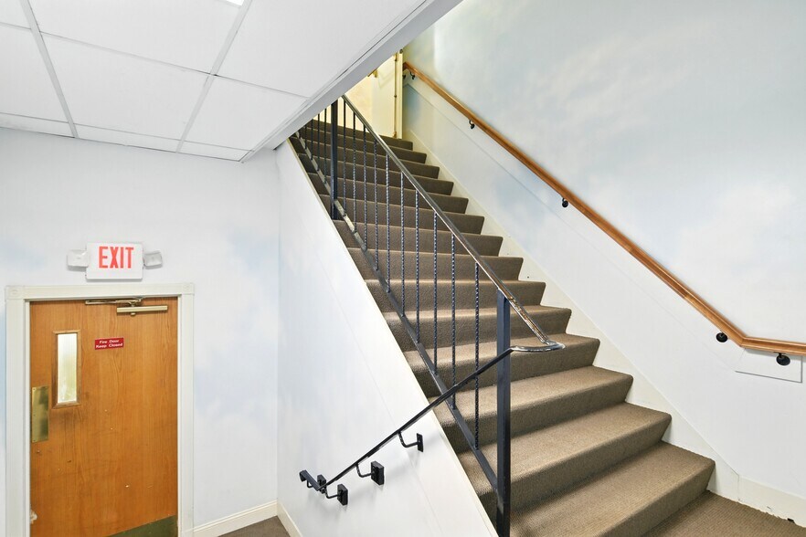 More Photos Of 42 Summer St, Pittsfield Medical For Sale
