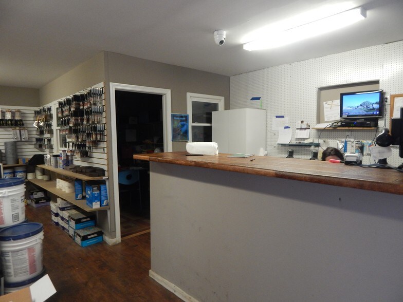 More Photos Of 209 Center St, Bridgeport Warehouse For Lease