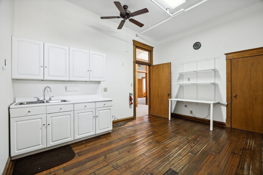 More Photos Of 211-215 S Jennings Ave, Fort Worth Loft Creative Space For Lease