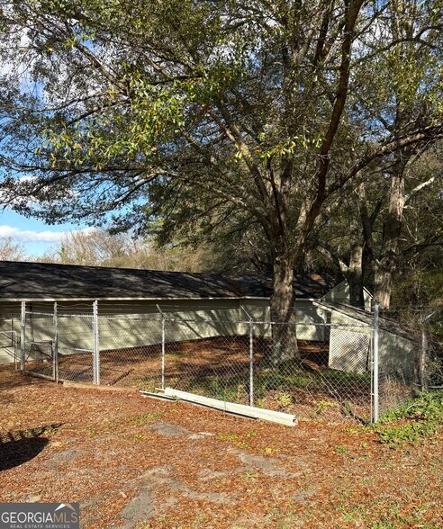 More Photos Of 12 Commerce Ct SE, Rome Flex For Sale