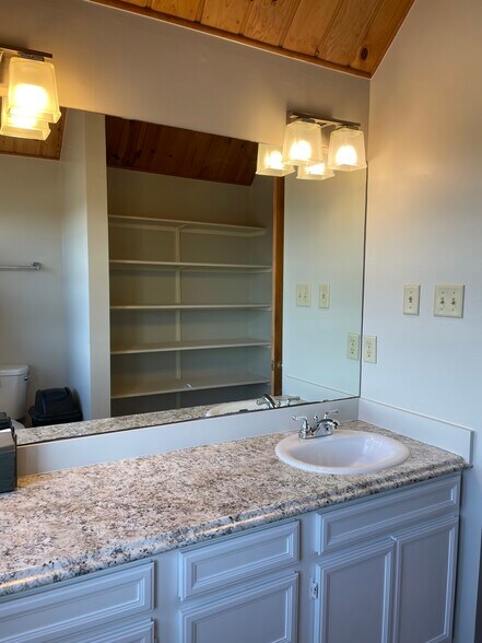 More Photos Of 4225 E Highway 290, Dripping Springs Office For Lease