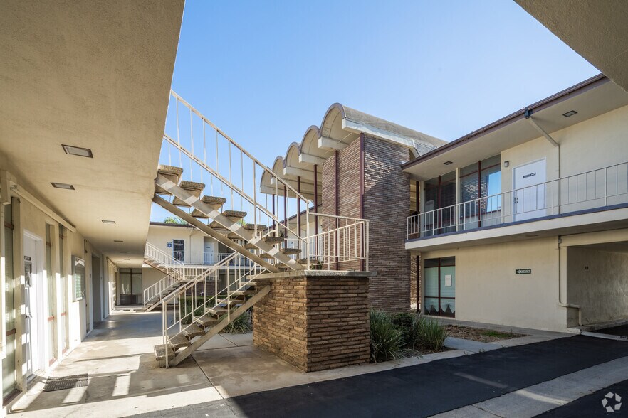 More Photos Of 3840 Woodruff Ave, Long Beach Medical For Lease