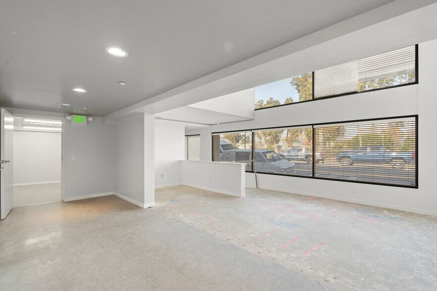 More Photos Of 808 Edgehill Dr, Burlingame General Retail For Sale