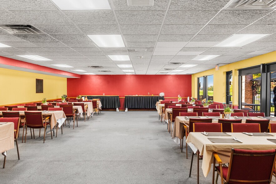 More Photos Of N8055 French Rd, Seymour Township Freestanding For Sale