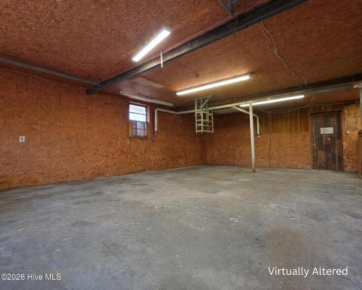 More Photos Of 2034 W 5th St, Washington Showroom For Sale