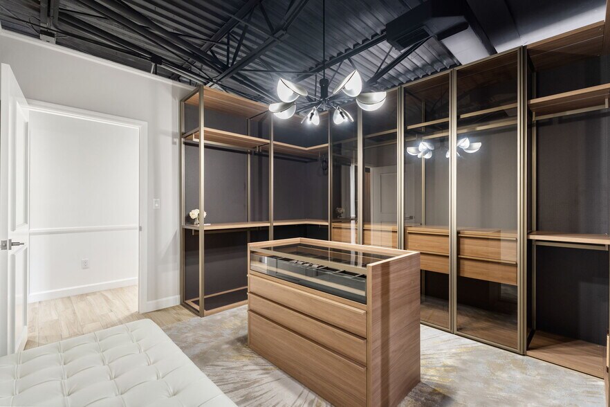 More Photos Of 800 Harbour Dr, Naples Office For Lease