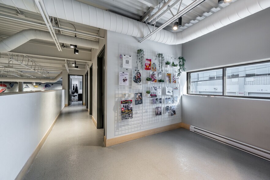 More Photos Of 5600 Av De Gaspé, Montréal Manufacturing For Sale