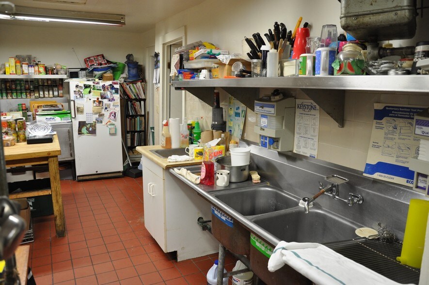 More Photos Of 2 Mclean Rd, Mclean Restaurant For Sale