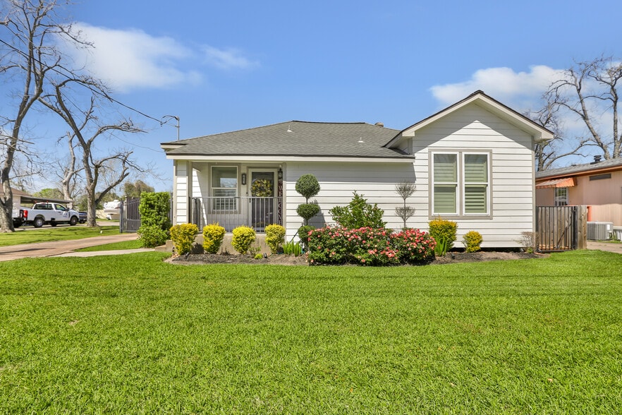 More Photos Of 203 Isaacks Rd, Humble Office For Lease