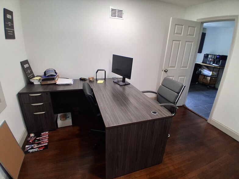 More Photos Of 1719 Emerson St, Jacksonville Office Residential For Lease