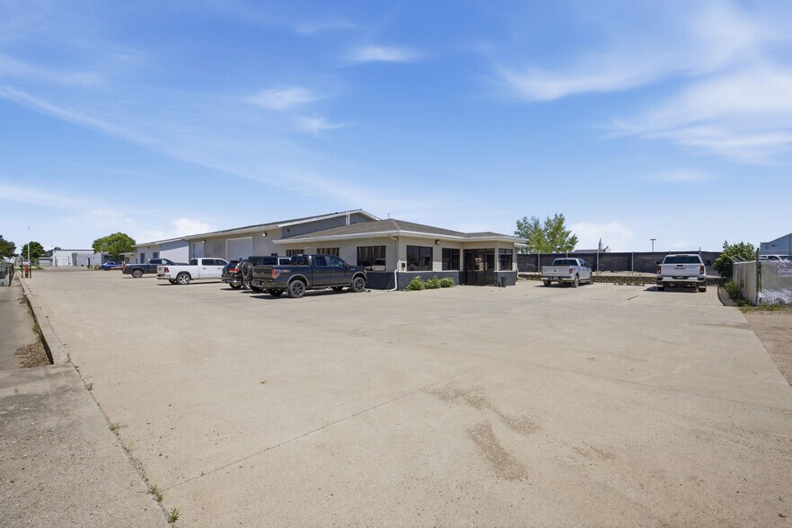 Primary Photo Of 2942 S Fiechtnet Dr, Fargo Warehouse For Sale