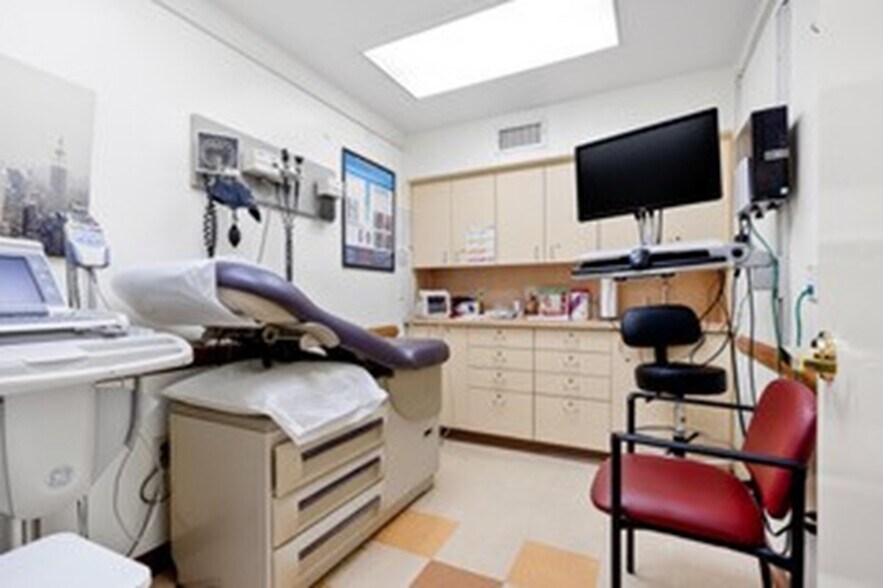 More Photos Of 270 9th St, Brooklyn Medical For Lease