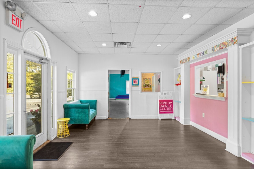More Photos Of 3980 Shallowford Rd, Marietta Office For Sale