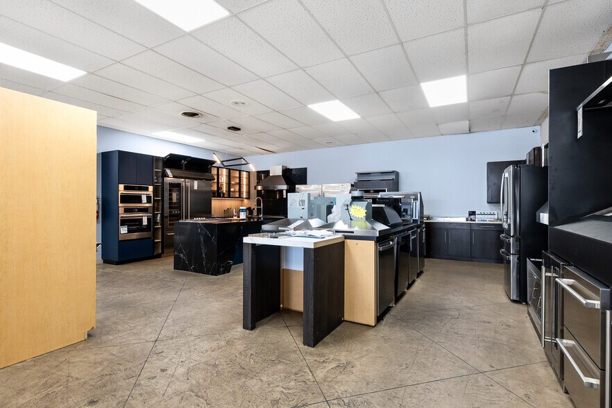 More Photos Of 3101 N 10th St, McAllen General Retail For Lease