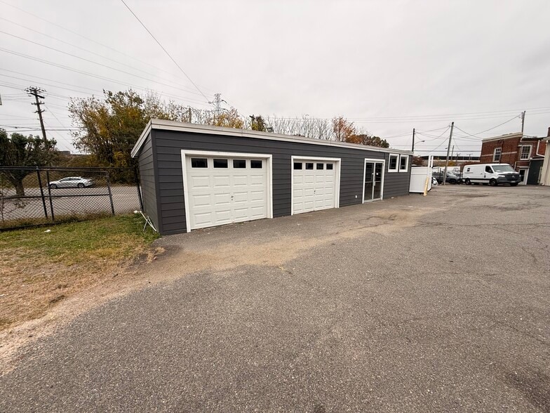 More Photos Of 1726 Altamont Ave, Richmond Warehouse For Lease