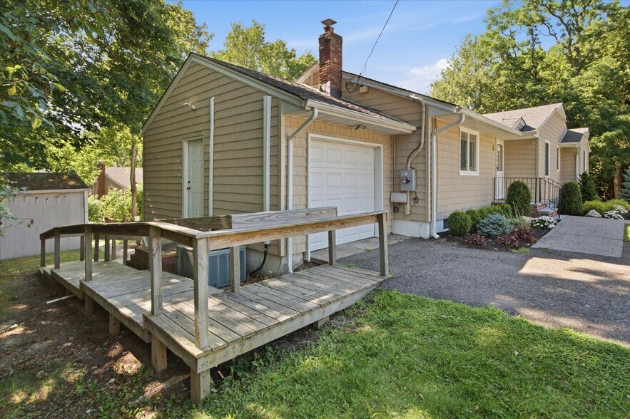 More Photos Of 198 Terry Rd, Smithtown Office For Sale