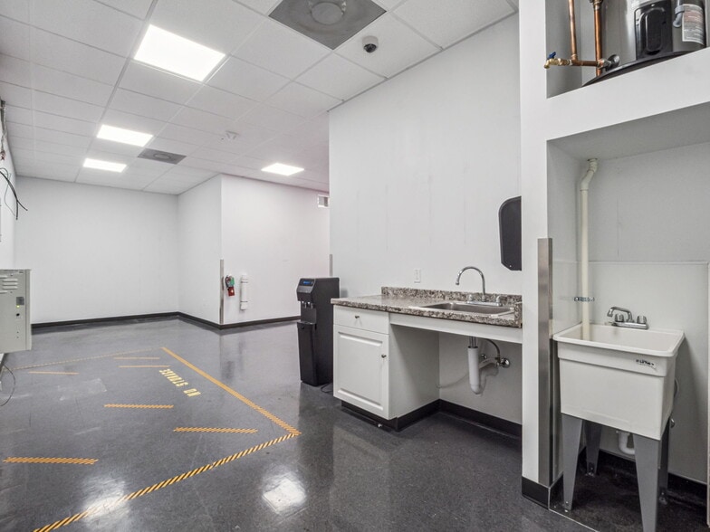 More Photos Of 949-999 W State Road 434, Longwood General Retail For Lease