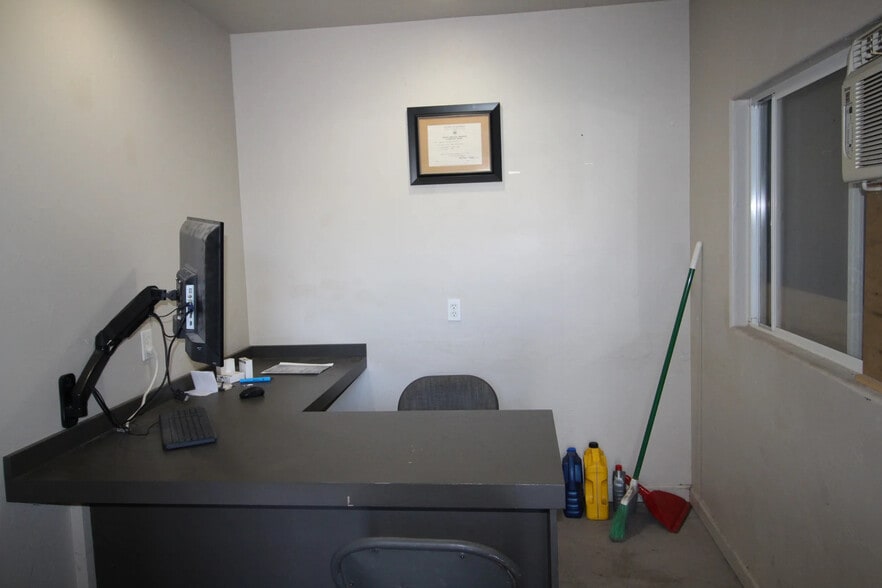 More Photos Of 74-567 Honokohau St, Kailua Kona Warehouse For Sale