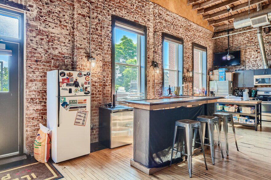 More Photos Of 238 N Broadway, Denver Storefront Retail Office For Lease