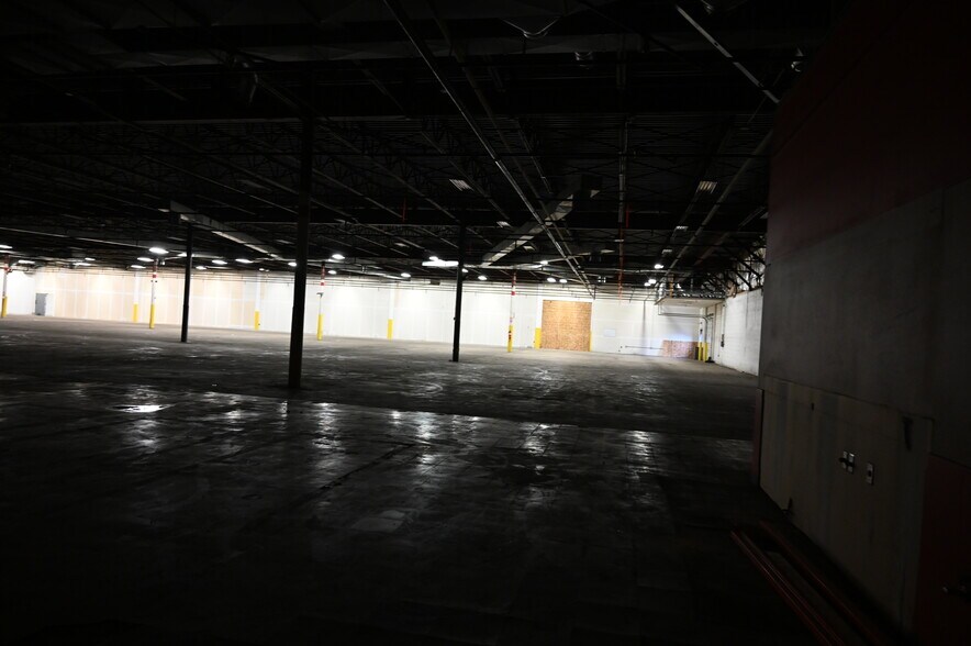 More Photos Of 2300 Claremont Ave, Ashland Freestanding For Lease