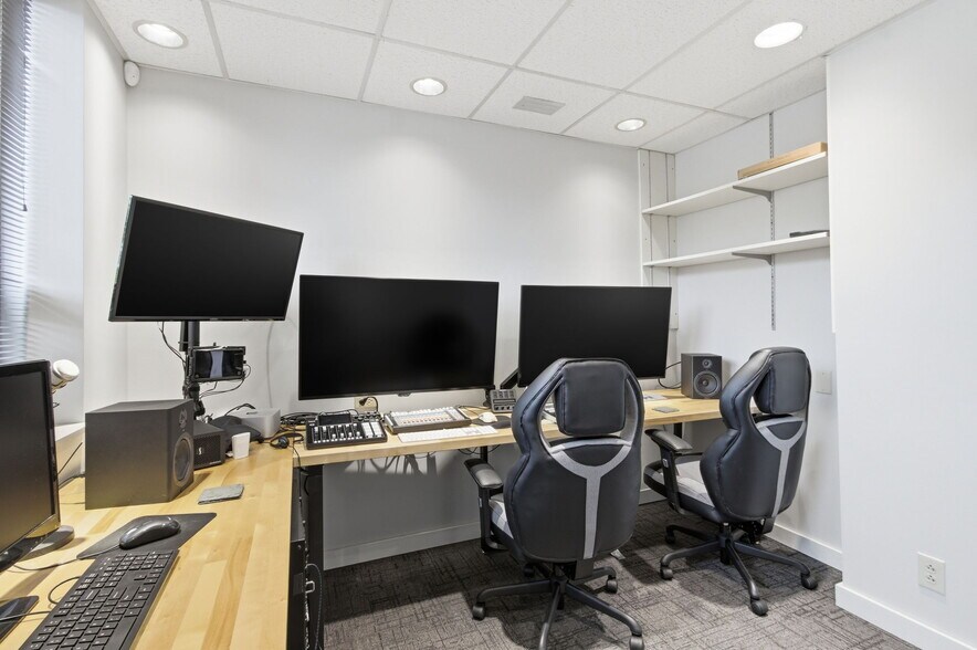 More Photos Of 7731 Traders Ln, Indianapolis Office For Sale