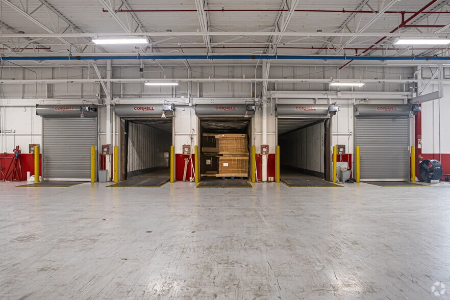 More Photos Of 1001 Industrial Park Dr, Clinton Manufacturing For Lease