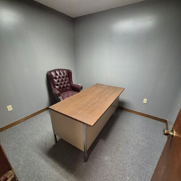 More Photos Of 21 Hines St, Monroeville Office For Sale