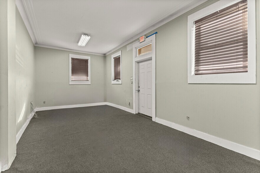 More Photos Of 5420 Oakman Blvd, Dearborn Warehouse For Sale