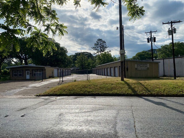 More Photos Of 819 Belmont, Athens Self Storage For Sale