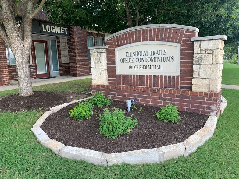 More Photos Of 1311 Chisholm Trl, Round Rock Office For Sale