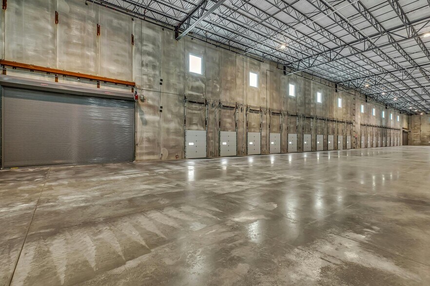 More Photos Of 645 National Blvd, Medford Distribution For Lease