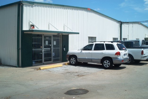 Primary Photo Of 5728-5730 Clarewood Dr, Houston Warehouse For Lease