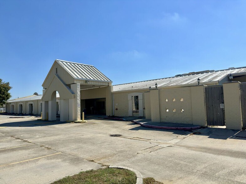 More Photos Of 5301 Tullis Dr, New Orleans Assisted Living For Sale