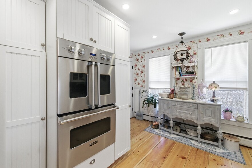 More Photos Of 8 Pleasant St, Plymouth Hospitality For Sale