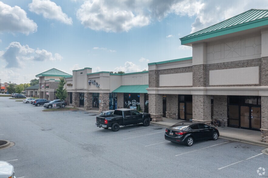 More Photos Of 2603 N Pleasantburg Dr, Greenville Unknown For Lease