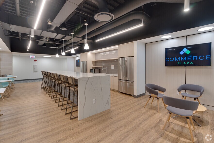 More Photos Of 2021 Spring Rd, Oak Brook Office For Lease