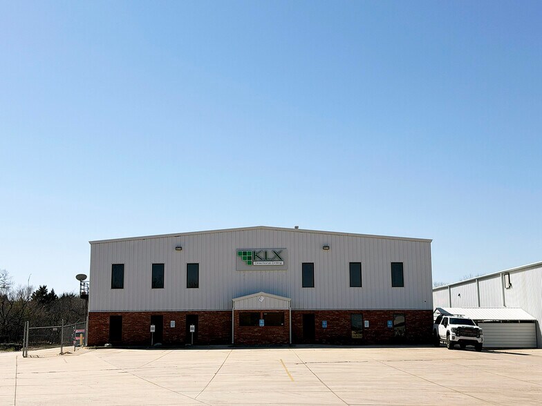 More Photos Of 4009 S Thomas Rd, Oklahoma City Warehouse For Lease