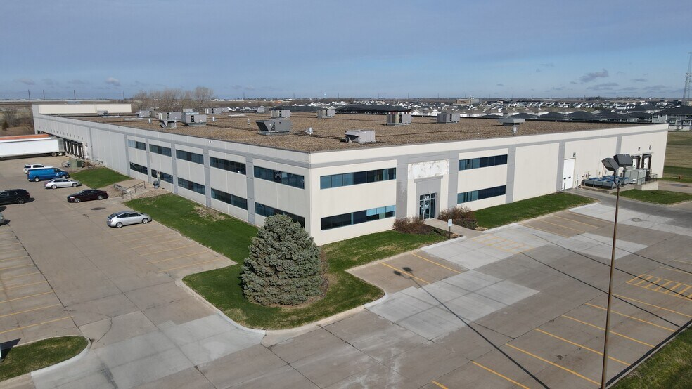 More Photos Of 250 NW 10th St, Waukee Warehouse For Sale