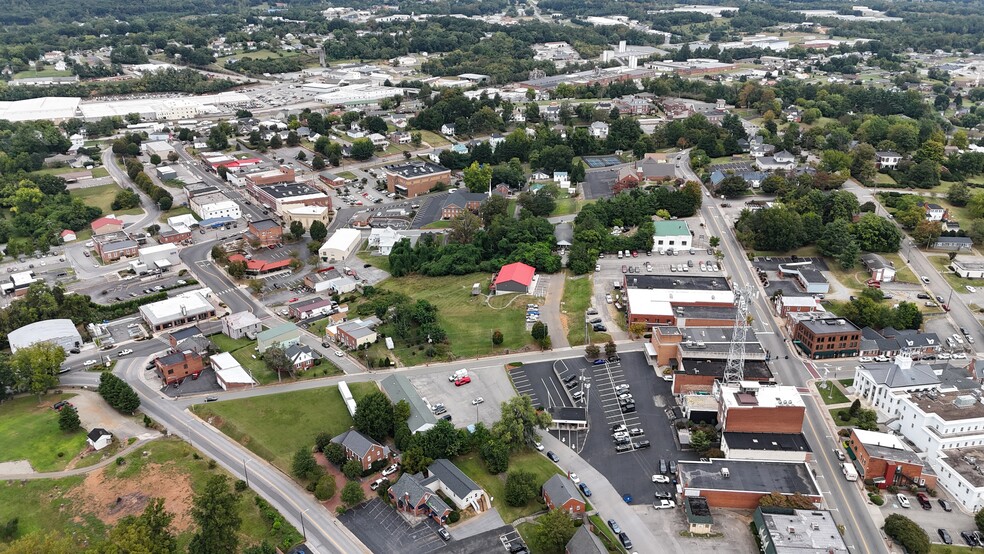 More Photos Of 50 W Court St, Rocky Mount General Retail For Lease