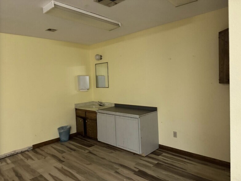 More Photos Of 2124 N 25th St, Waco Medical For Sale