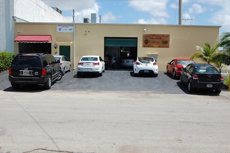 More Photos Of 1801 NW 29th St, Oakland Park Auto Repair For Lease
